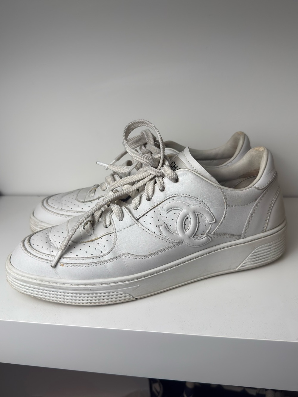 CHANEL White Leather Low-Top Sneakers